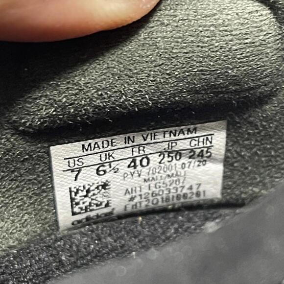 Athletic_Shoes